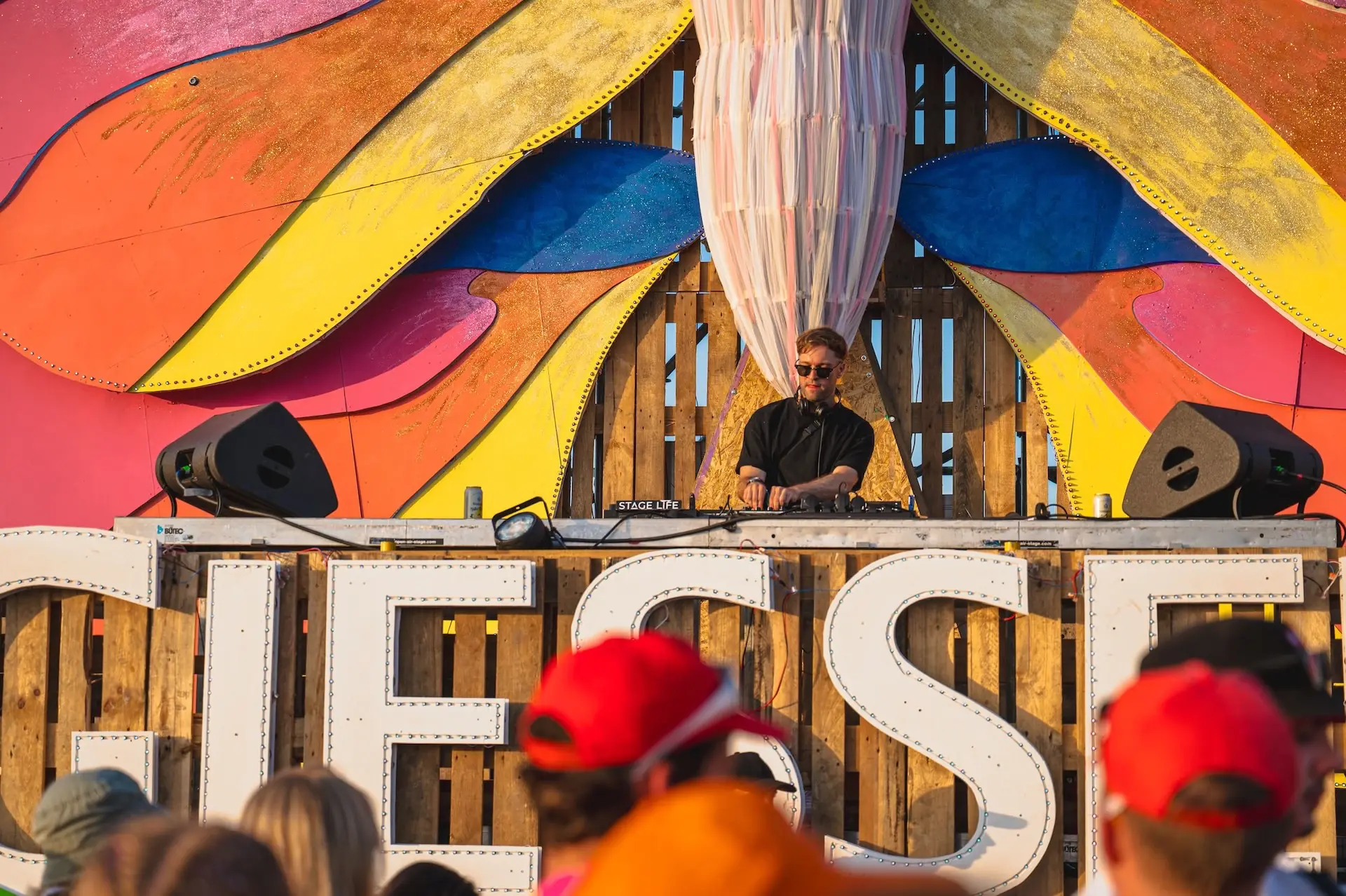 Johannes Jae creating a happy festival mood with the crowd